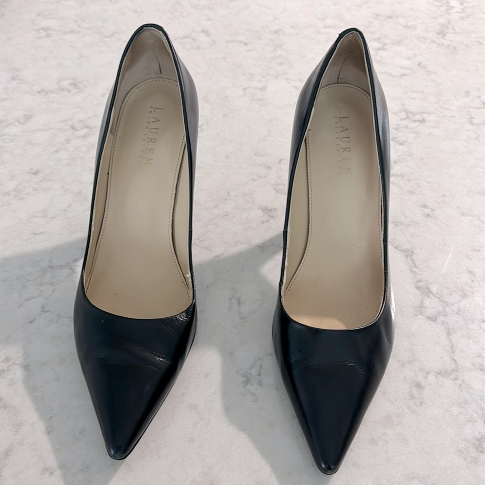 Great condition black pumps